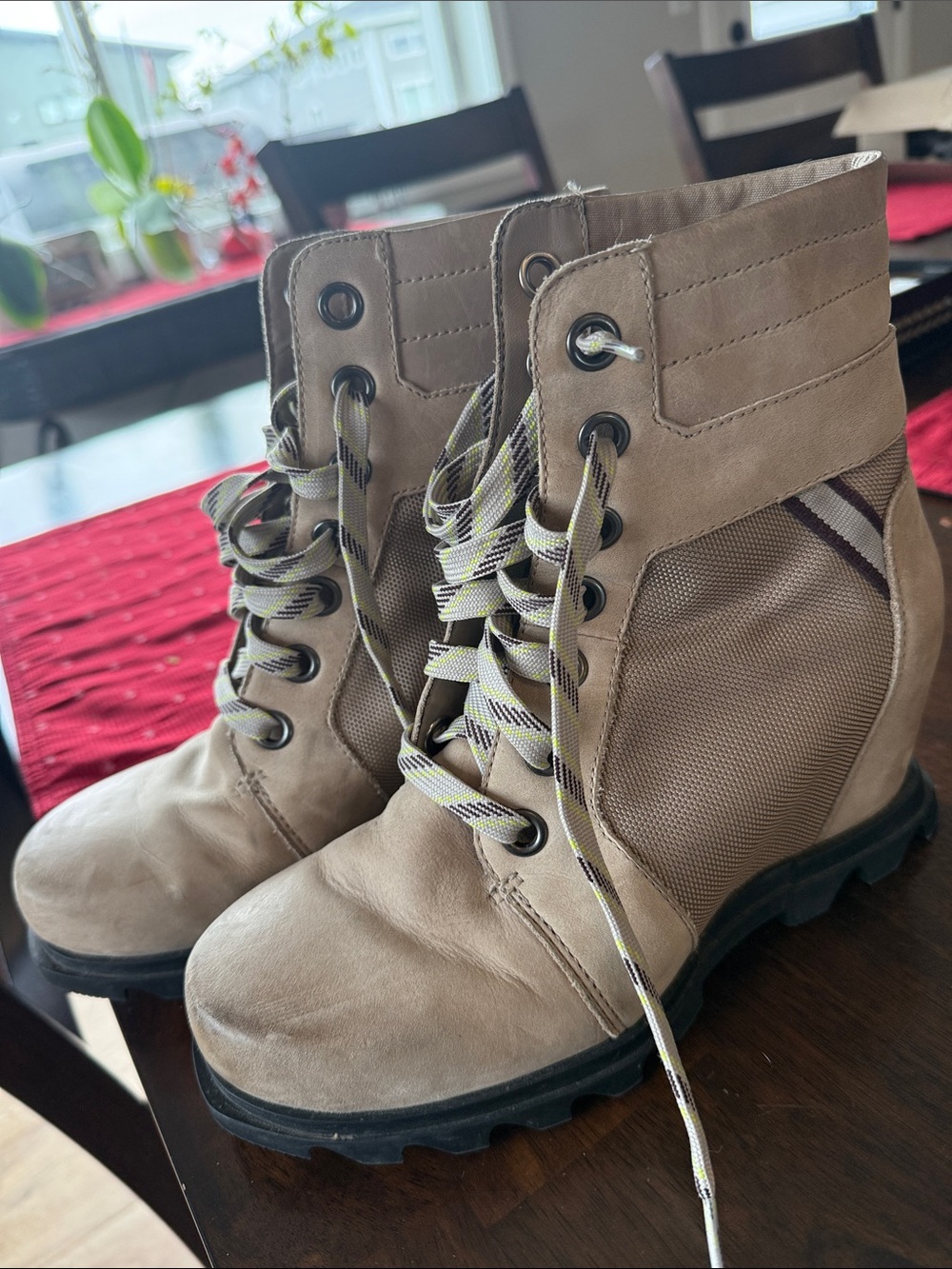 Sorel sz 8 camel Women’s Taupe Lace-Up Wedge fall Boots heel designer shoes
